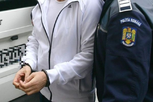 Și-a terorizat tatăl și fratele timp de cinci luni. Acum a fost reținut de polițiștii dâmbovițeni
