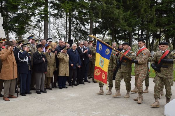 Ziua veteranilor de război sărbătorită în avans (și) în Dâmbovița