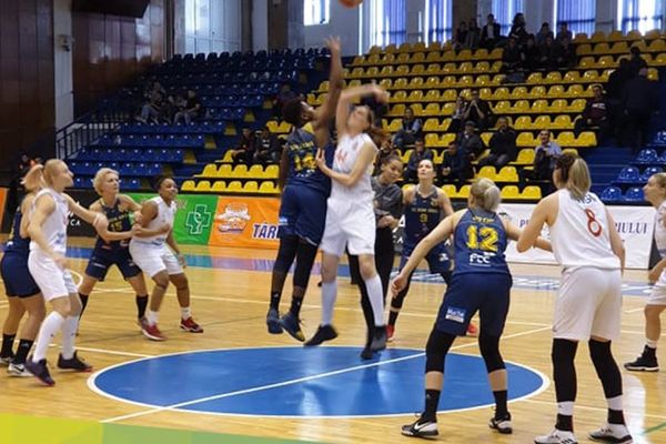 CSM Târgoviște câștigă duelul tinereții cu CSM Oradea, în lupta pentru locurile 5-8 din prima ligă de baschet