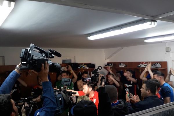 Video| Vestiarul Chindiei cântă pe ritmuri de manele, după victoria contra Clinceniului