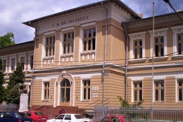 Asociația Centrul Socio-Cultural Communio spijină dotarea și reabilitarea laboratorului de fizică de la Ienăchiță