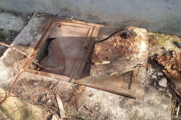 Cazul de la Iași, în care un copil a murit după ce a căzut în fosa septică, similar cu unul petrecut în Dâmbovița