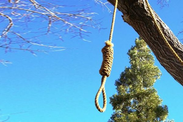 Tânăr de 19 ani, găsit spânzurat în propria casă