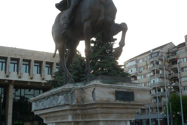 Târgoviştea turistică. La 27 mai 1600 Mihai Viteazul devine „voievod și domn a toată Țara Românească și al Ardealului și al Țării Moldovei”