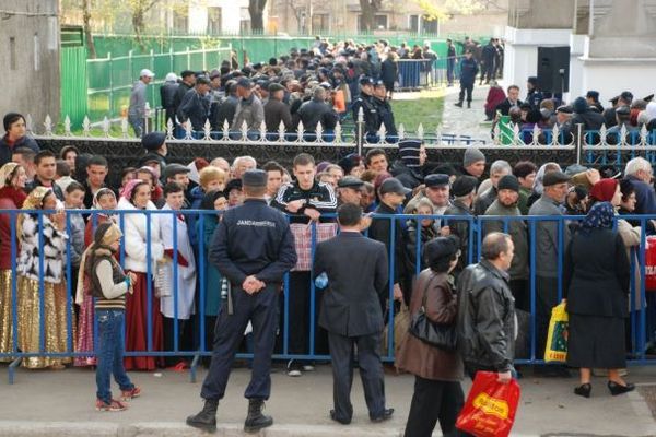 Jandarmii din Galați și Vrancea au alergat pentru Centrul de Recuperare şi Refacere a Militarilor Veterani din Dâmboviţa