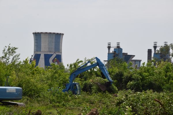 Dâmbovița Mall- constructorul, deocamdată, defrișează terenul