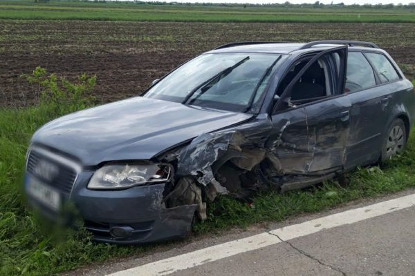 Coliziune între două mașini la Finta. Ambii șoferi au fost răniți