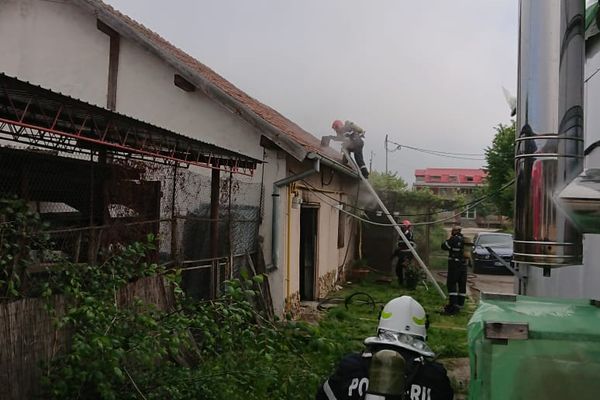 Femeie accidentată pe trecerea de pietoni, la Titu