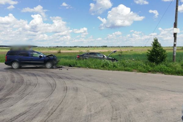 Accident spectaculos cu trei răniți, la intersecția a două drumuri județene din Dâmbovița