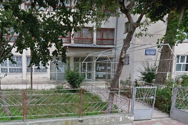 Europarlamentare Dâmbovița 2019. Incidente la o secție de vot din Târgoviște. Mai mulți tineri și-au fotografiat cărțile de identitate