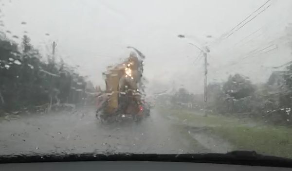 VIDEO Grindina și ploaia au creat probleme în Gura Șuții și Conțești