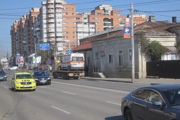 Adolescent de 16 ani lovit de o mașină, la Siliștea. Băiatul circula pe partea carosabilă.