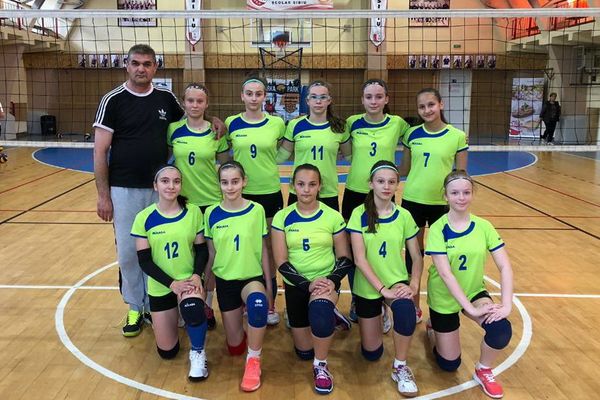 Speranțe confirmate. Echipa de volei fete de la CSȘ Târgoviște este vicecampioană națională