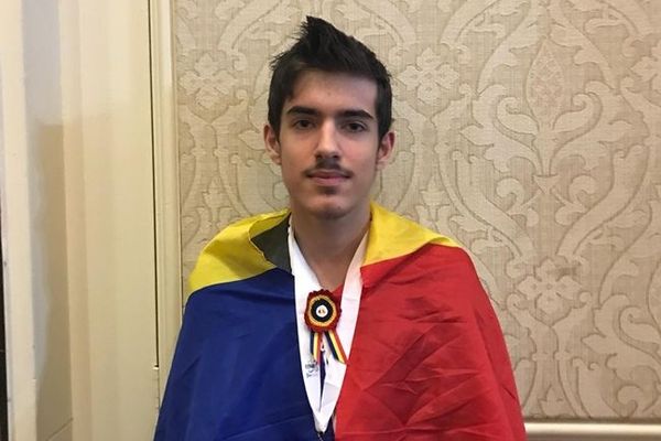 Premiul I și medalie de aur la Olimpiada de Fizică de la Târgoviște pentru un elev din Timișoara