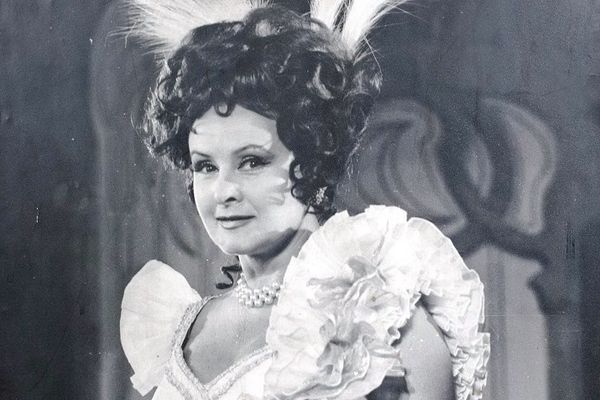 O parte din patrimoniul actriţei Stela Popescu, scos la licitaţie. Aceasta deținea și "Iarnă la Târgovişte"