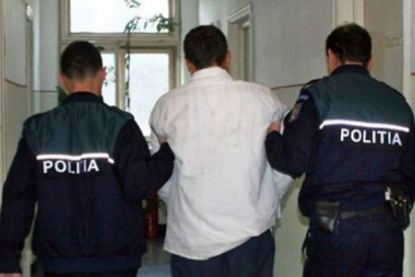 Un bărbat ce a avariat, în luna aprilie, mai multe mașini și un magazin, la Moreni, a fost reținut