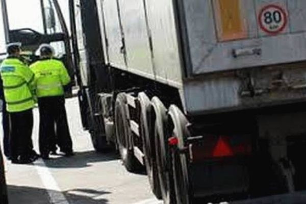Operațiunea "Truck and Bus", un sfert dintre șoferi descoperiți în neregulă, în prima zi de control