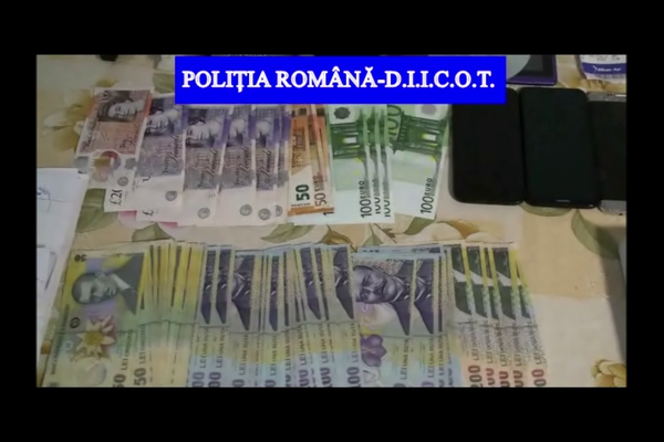 VIDEO Grupare de proxeneți, pusă pe „butuci” de către polițiștii din Dâmbovița