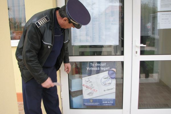 Europarlamentare 2019 Dâmbovița. Sute de polițiști, jandarmi și pompieri sunt prezenți în secțiile de votare