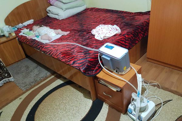 17.500 lei strânși de Arhiepiscopia Târgoviște pentru o fetiță de doar 9 luni, grav bolnavă