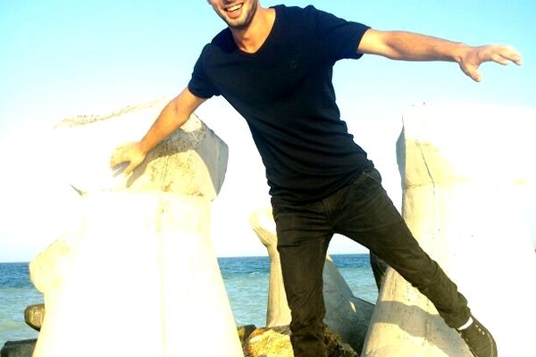 Tragedie într-o familie din Dâmbovița. Tânăr găsit decedat, cu venele tăiate, în Anglia