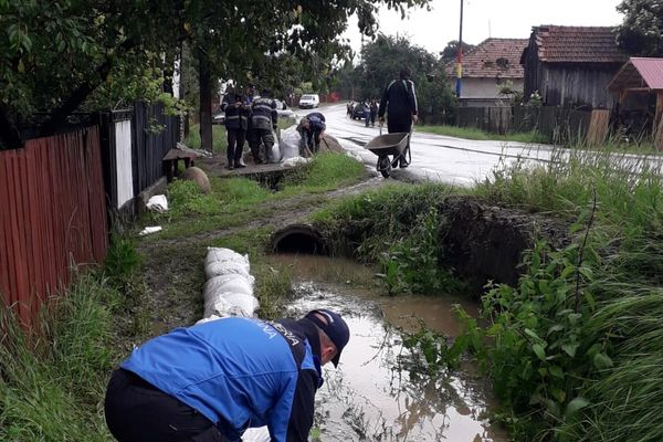 Update-Video| Inundații în Dâmbovița. Zeci de locuințe au fost afectate după ploile din 4 iunie