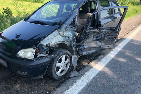 Coliziune auto la Cornești. O persoană a fost rănită