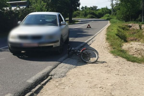 Tinere accidentate de o mașină pe DN 61