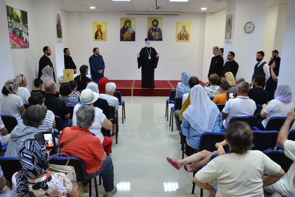 Zeci de români stabilliți în Viena, primiți de ÎPS Nifon, la Târgoviște