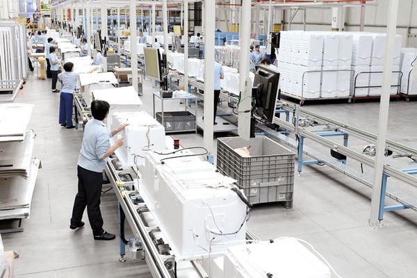 Care este firma care face cei mai mulți bani în Dâmbovița