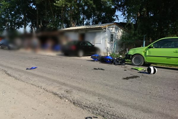 Accident teribil la Braniștea. Un motociclist și un biciclist au ajuns la spital
