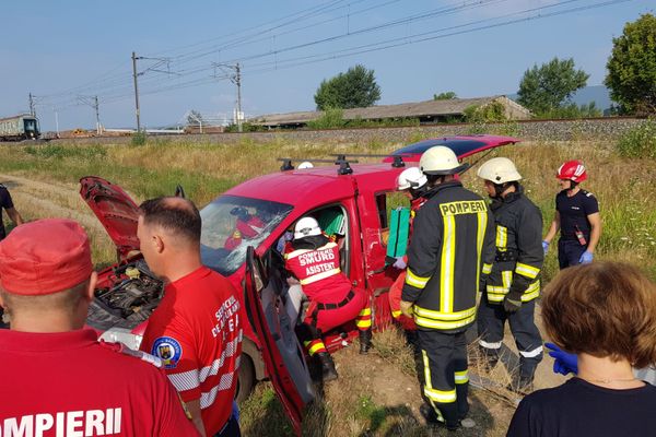 FOTO| Bărbat decedat după ce un tractor s-a răsturnat peste el, la Pietrari