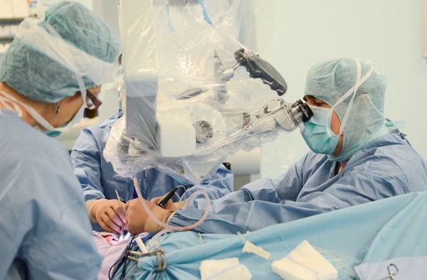 Bărbat din Târgoviște, operat de o tumoră invazivă la un spital din Oradea