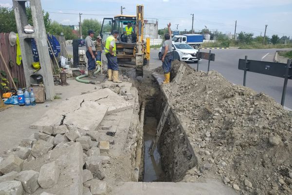 Moreni. 13 străzi afectate de o avarie majoră la o conductă de apă