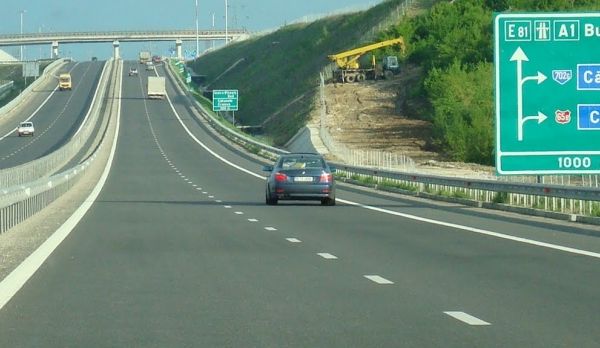 Accident pe A1, în Dâmbovița. Un bărbat a fost spulberat de un autocamion