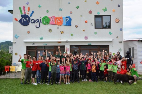 Copiii de la Magicamp au făcut cunoștință cu Alaf, câinele mascaților de la IPJ Dâmbovița