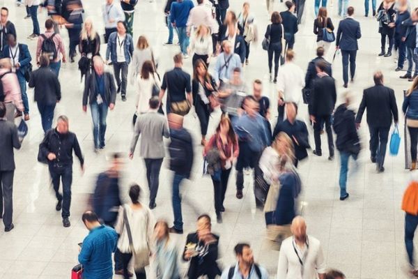 Angajați mai mulți, câștiguri salariale mai mici, în Dâmbovița, în luna mai