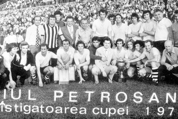 Fost antrenor la Flacăra Moreni și Dinamo București, decedat la 86 de ani