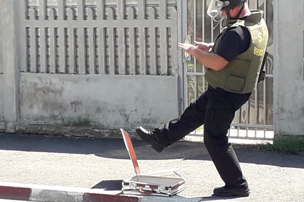 Video| Valiza suspectă de la Târgoviște era goală. Vezi filmul intervenției polițiștilor