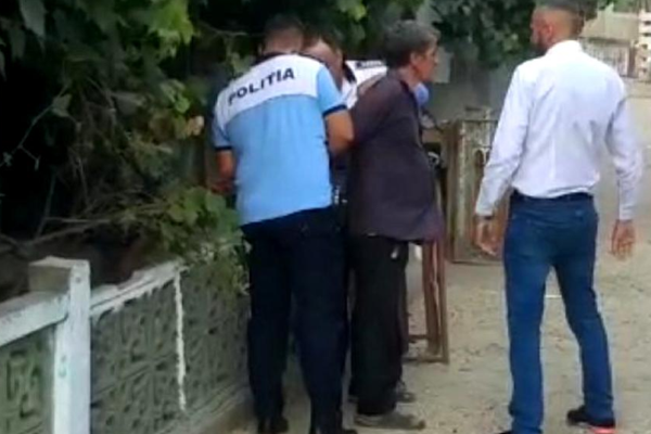 VIDEO Anchetatorii l-au arestat pe bărbatul care și-a înjunghiat mortal fiul