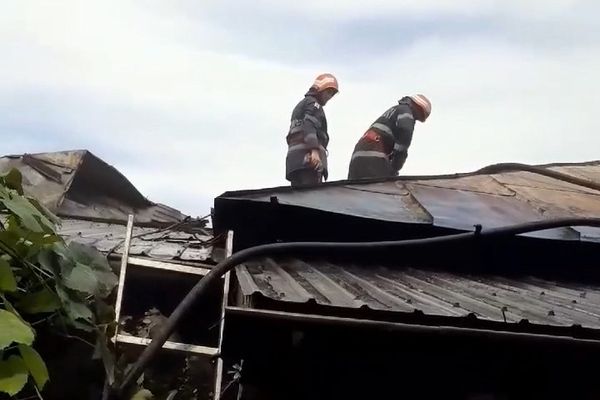 Update| Incendiu violent la Ciocănești. Au intervenit pompierii de la ISU Dâmbovița