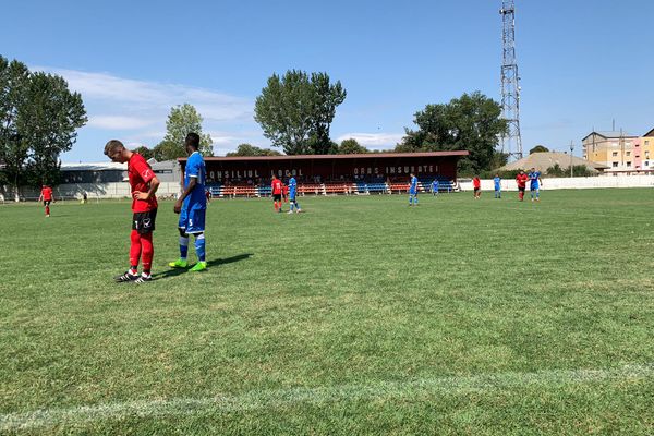 Pensionară lovită puternic, de o mașină, la Fieni