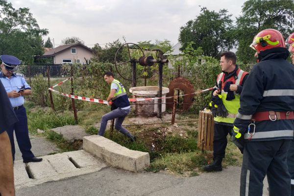 Foto-Video| Update:Doi bărbați au căzut într-un puț de 14 m, la Răzvad. Nu s-a reușit resuscitarea acestora