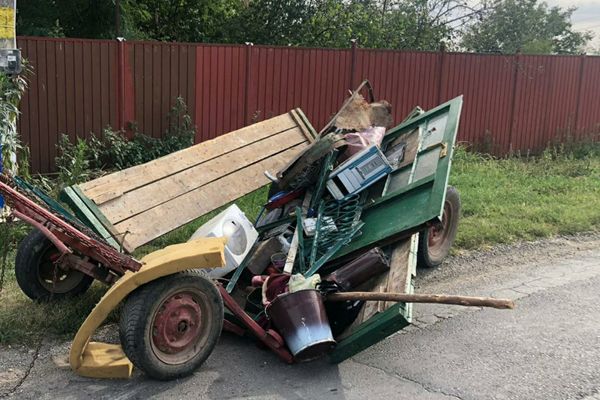 Coliziune între două căruțe la Niculești. Un minor a ajuns la spital