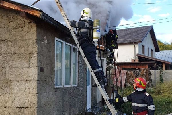 Update| Incendiu puternic la Lucieni