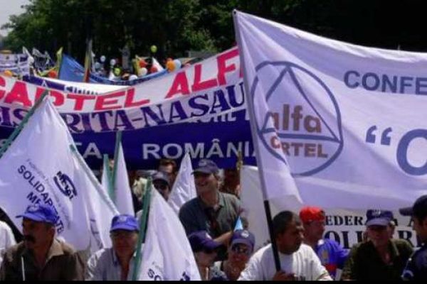 Sindicatele din industria  de apărare protestează în fața Guvernului. Vezi care sunt revendicările