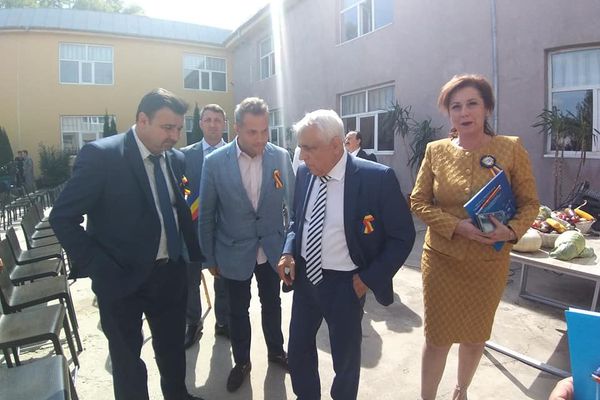 Ministrul Daea, noi promisiuni de investiții, la deschiderea anului școlar, la Tărtășești