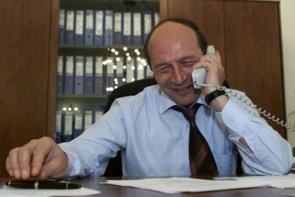 Adrian Țuțuianu: Traian Băsescu probabil că o susține pe Dăncilă