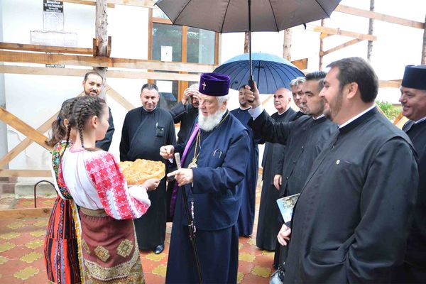 Vizită pastorală a ÎPS Nifon, în mai multe eparhii