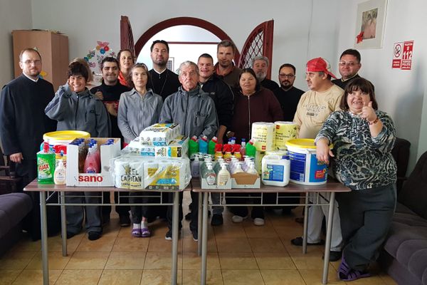 Continuă proiectul eparhial de sprijinire săptămânală a instituțiilor sociale din județul Dâmbovița